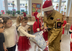 Strażacki Mikołaj odwiedza "Trójkę"!