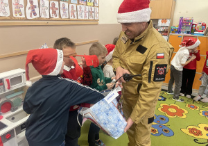 Strażacki Mikołaj odwiedza "Trójkę"!