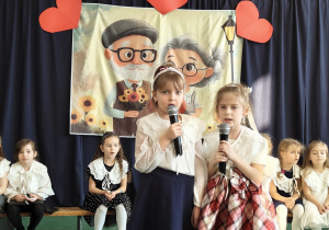 Dzieci z Oddziału Przedszkolnego zaprosiły Babcie i Dziadków