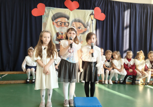 Dzieci z Oddziału Przedszkolnego zaprosiły Babcie i Dziadków