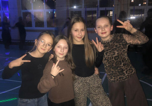 Zabawa karnawałowa dla klas 0–3 i dyskoteka klas starszych