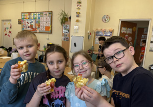 Zdrowo, kolorowo i bardzo smacznie w klasie 2a!