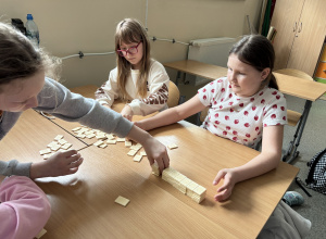 Wszystkie dzieciaki grają w Rummikub!