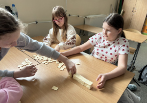 Wszystkie młodziaki grają w Rummikub!