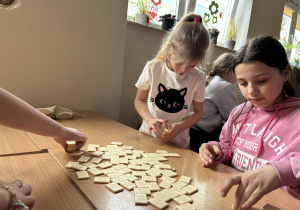 Wszystkie młodziaki grają w Rummikub!