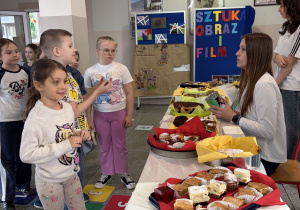 Smakowity kiermasz dla Lilianki