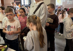 Smakowity kiermasz dla Lilianki