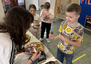 Smakowity kiermasz dla Lilianki