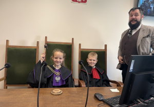 Uczniowie klasy 3a odwiedzili Sąd Rejonowy