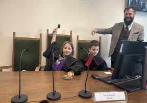 Uczniowie klasy 3a odwiedzili Sąd Rejonowy