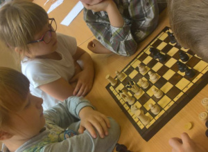 Lekcje szachów na świetlicy