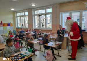 Mikołaj z wizytą w klasie 3a