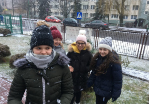 Uczniowie długo czekali na możliwość zabawy na śniegu.