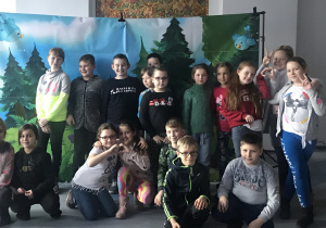 Klasa IIIa na spektaklu "Strach ma wielkie oczy".