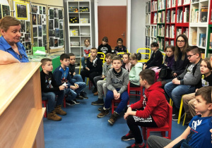 Prelekcja dla klas drugich w Miejskiej Bibliotece Publicznej w Brzezinach