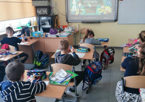 Uczniowie klasy 2a w czasie warsztatów