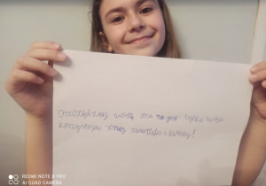 Ala prezentuje swoje hasło na Dzień Ziemi