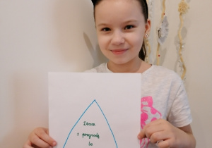 Oliwka prezentuje swoje hasło na Dzień Ziemi