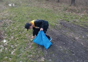 Lasy toną w śmieciach - uczniowie klasy 2b na to nie pozwolą!