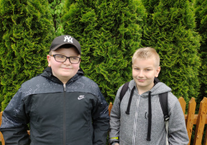 Kacperek i Olek przystanel i na chwilkę