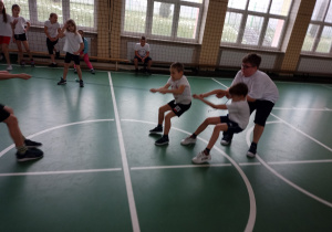 Zadanie sportowe - gry i zabawy zespołowe wybrane przez dzieci