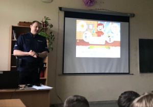 Prelekcja pana policjanta z KPP w Brzezinach dla uczniów SP3 w Brzezinach
