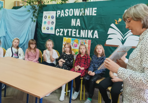 Pasowanie na czytelnika uczniów klas pierwszych