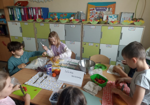 Trzymaj Formę kolorowo sałatkowo