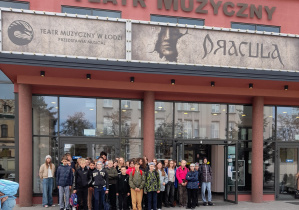 Wycieczka klas szóstych do teatru i centrum rozrywki