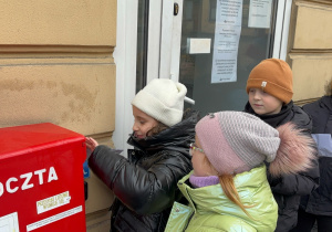 Pierwszaki wysyłają świąteczne kartki