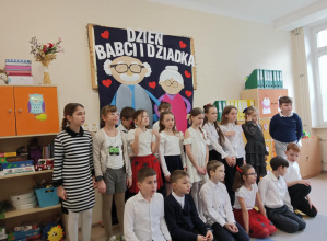 Dzień Babci i Dziadka w klasie 3A – wyjątkowa uroczystość pełna wzruszeń i radości
