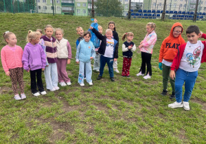 Udział uczniów klas pierwszych w akcji „Sprzątanie świata”.