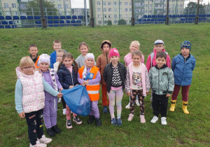 Udział uczniów klas pierwszych w akcji „Sprzątanie świata”.