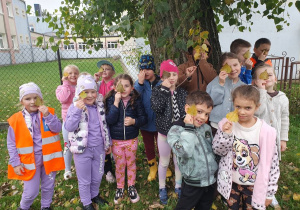 Udział uczniów klas pierwszych w akcji „Sprzątanie świata”.
