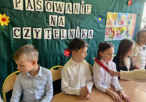 Pasowanie pierwszaków na czytelników
