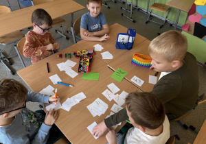 Matematyczni twórcy z klas 2a i 2b!