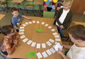 Matematyczni twórcy z klas 2a i 2b!